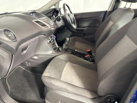 2017-Ford-Fiesta-10-EcoBoost-Trend-5-dr_8