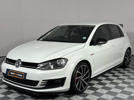 2015-Volkswagen-Golf-VII-14-TSI-Trendline_0