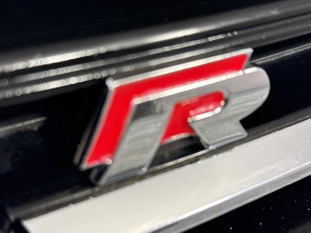 2015-Volkswagen-Golf-VII-14-TSI-Trendline_11
