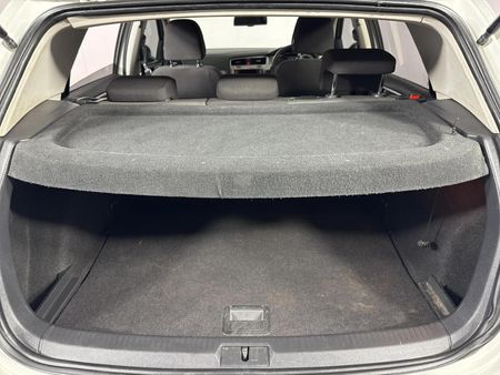 2015-Volkswagen-Golf-VII-14-TSI-Trendline_14