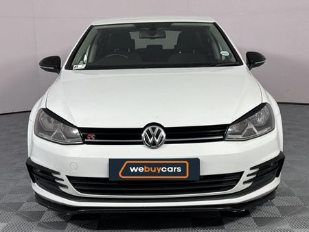 2015-Volkswagen-Golf-VII-14-TSI-Trendline_15