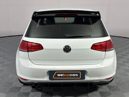 2015-Volkswagen-Golf-VII-14-TSI-Trendline_18