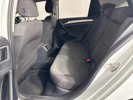 2015-Volkswagen-Golf-VII-14-TSI-Trendline_3