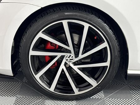 2015-Volkswagen-Golf-VII-14-TSI-Trendline_4