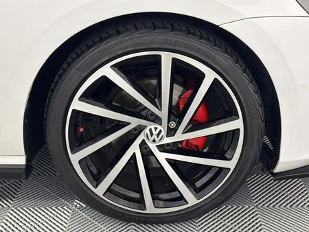 2015-Volkswagen-Golf-VII-14-TSI-Trendline_5