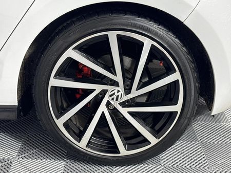 2015-Volkswagen-Golf-VII-14-TSI-Trendline_6