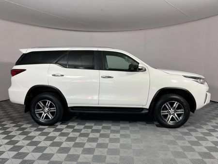 2017-Toyota-Fortuner-24-GD-6-Raised-Body_17
