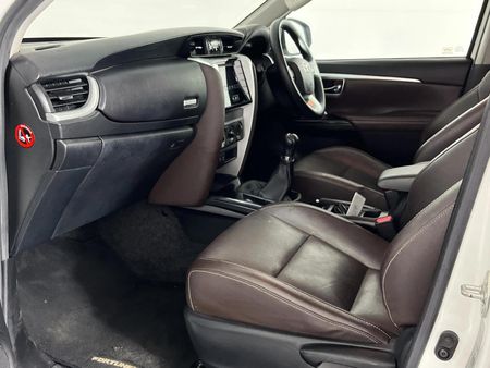 2017-Toyota-Fortuner-24-GD-6-Raised-Body_8