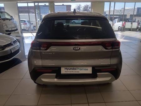 2021-Kia-Sonet-15-LX_4
