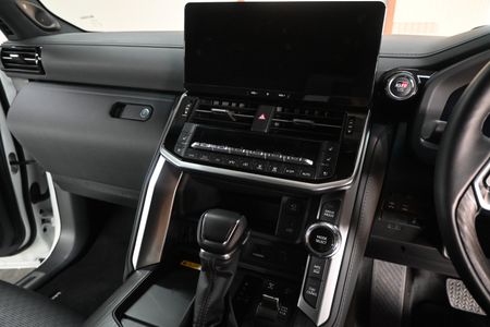 2026-Toyota-Land-Cruiser-300-V6-33D-GR-S_10