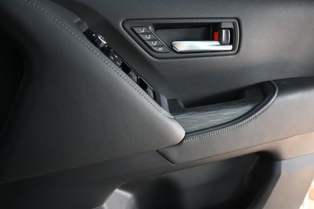 2026-Toyota-Land-Cruiser-300-V6-33D-GR-S_12