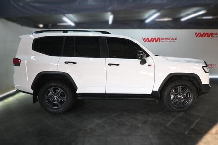 2026-Toyota-Land-Cruiser-300-V6-33D-GR-S_2