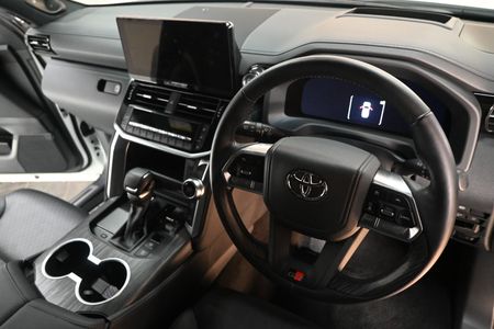 2026-Toyota-Land-Cruiser-300-V6-33D-GR-S_5