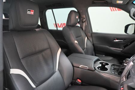 2026-Toyota-Land-Cruiser-300-V6-33D-GR-S_6