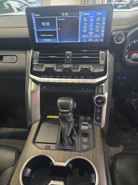 2024-Toyota-Land-Cruiser-300-V6-33-D-ZX_9