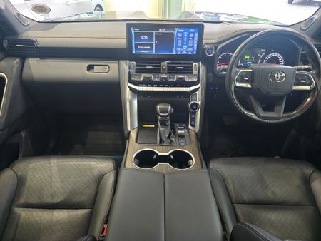 2024-Toyota-Land-Cruiser-300-V6-33-D-ZX_11