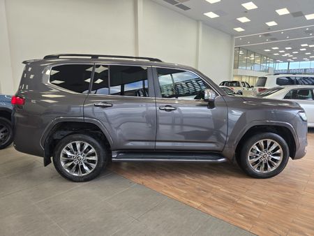 2024-Toyota-Land-Cruiser-300-V6-33-D-ZX_2