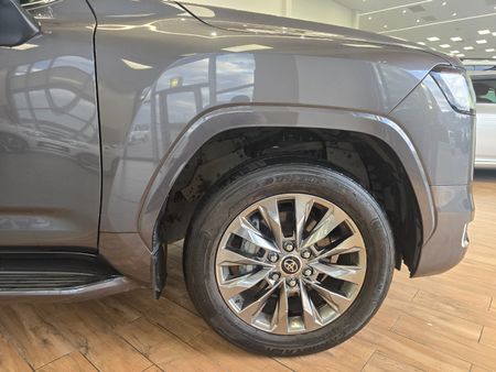2024-Toyota-Land-Cruiser-300-V6-33-D-ZX_8