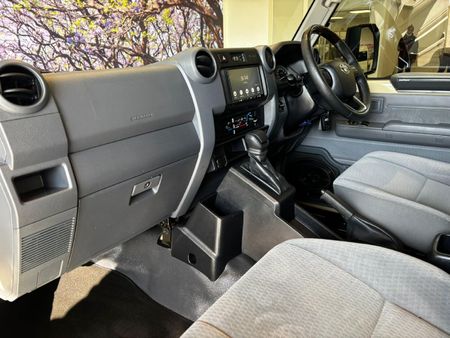 2025-Toyota-Land-Cruiser-79-28GD-6-Single-Cab_12