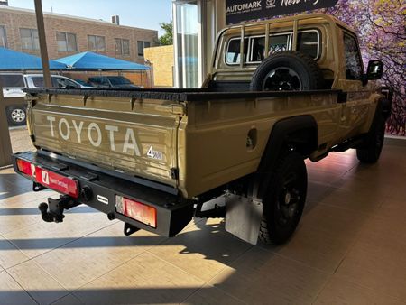 2025-Toyota-Land-Cruiser-79-28GD-6-Single-Cab_6