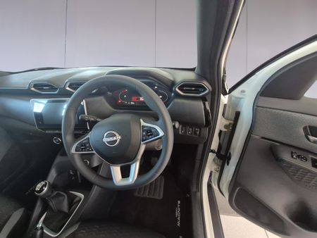 2026-Nissan-Magnite-10T-Acenta_13