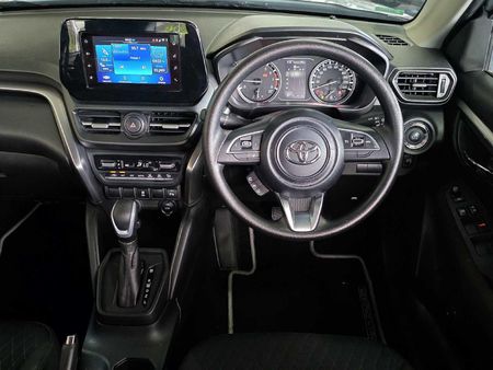2025-Toyota-Urban-Cruiser-15-XR-Auto_11