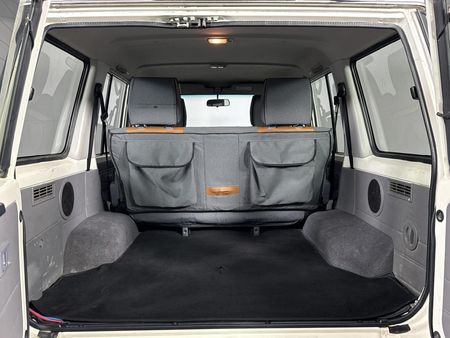 2018-Toyota-Land-Cruiser-76-45-D-V8-Station-Wagon_14