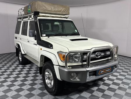 2018-Toyota-Land-Cruiser-76-45-D-V8-Station-Wagon_16