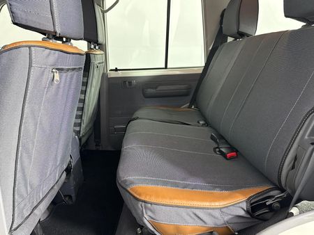 2018-Toyota-Land-Cruiser-76-45-D-V8-Station-Wagon_3
