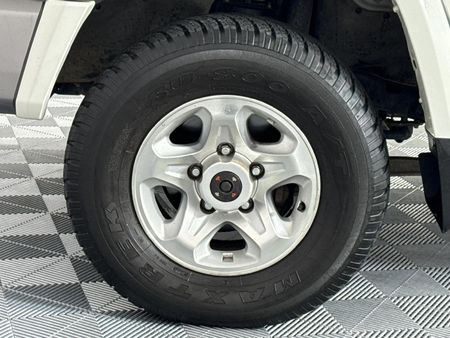 2018-Toyota-Land-Cruiser-76-45-D-V8-Station-Wagon_4