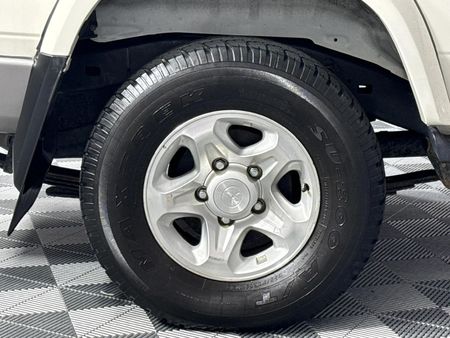 2018-Toyota-Land-Cruiser-76-45-D-V8-Station-Wagon_7
