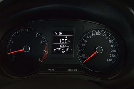 2024-Volkswagen-Polo-Vivo-14-Comfortline-5-dr_10