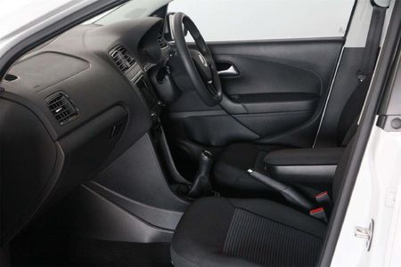 2024-Volkswagen-Polo-Vivo-14-Comfortline-5-dr_7