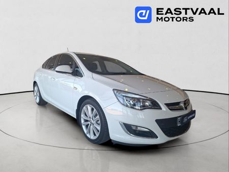 2014-Opel-Astra-16T-Cosmo_0