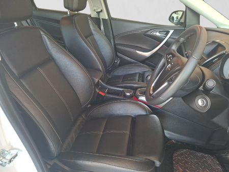 2014-Opel-Astra-16T-Cosmo_15