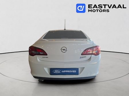 2014-Opel-Astra-16T-Cosmo_5