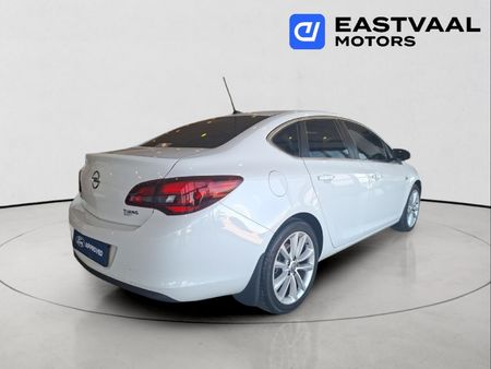2014-Opel-Astra-16T-Cosmo_6