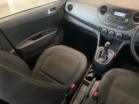 2018-Hyundai-Grand-i10-10-Motion-Auto_12