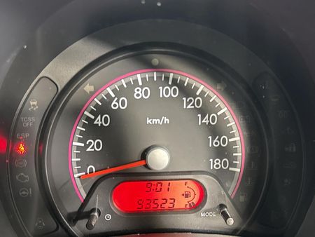 2010-Suzuki-Alto-10-GLS_2