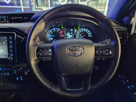 2023-Toyota-Hilux-28-GD-6-Raised-Body-Legend-4x4-Auto-Double-Cab_13