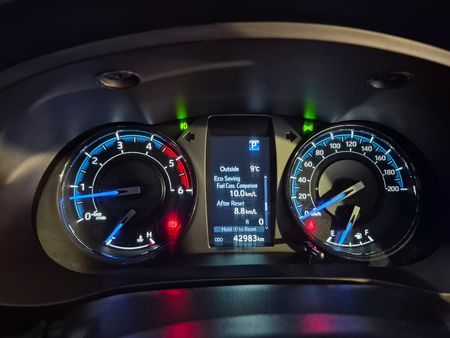 2023-Toyota-Hilux-28-GD-6-Raised-Body-Legend-4x4-Auto-Double-Cab_15