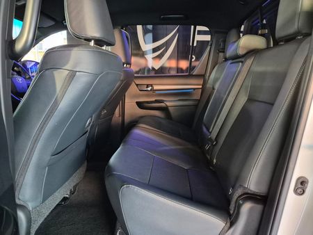 2023-Toyota-Hilux-28-GD-6-Raised-Body-Legend-4x4-Auto-Double-Cab_17