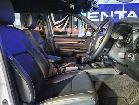 2023-Toyota-Hilux-28-GD-6-Raised-Body-Legend-4x4-Auto-Double-Cab_18