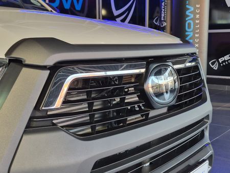 2023-Toyota-Hilux-28-GD-6-Raised-Body-Legend-4x4-Auto-Double-Cab_21