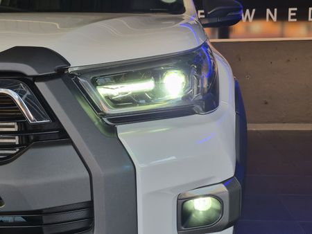2023-Toyota-Hilux-28-GD-6-Raised-Body-Legend-4x4-Auto-Double-Cab_22