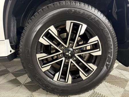 2024-Mitsubishi-Pajero-Sport-24D-4x4-Auto_4