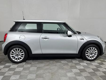 2016-MINI-Hatch-Cooper-Auto_15