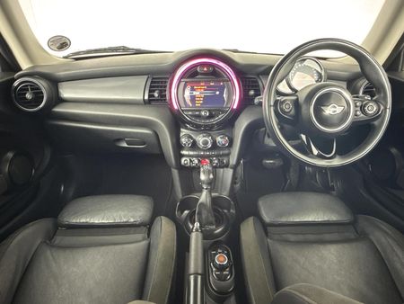 2016-MINI-Hatch-Cooper-Auto_1