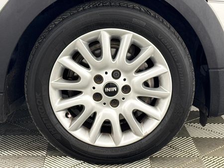 2016-MINI-Hatch-Cooper-Auto_4