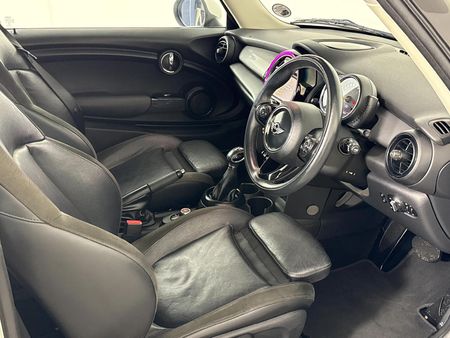 2016-MINI-Hatch-Cooper-Auto_8